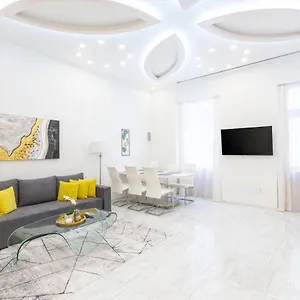 Luxurious Next To The Danube River , Budapest Hungary